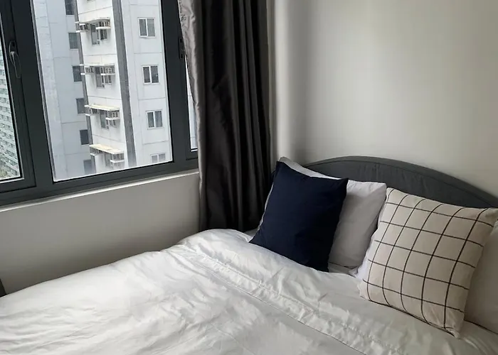 Deluxe One-Bedroom Apartment